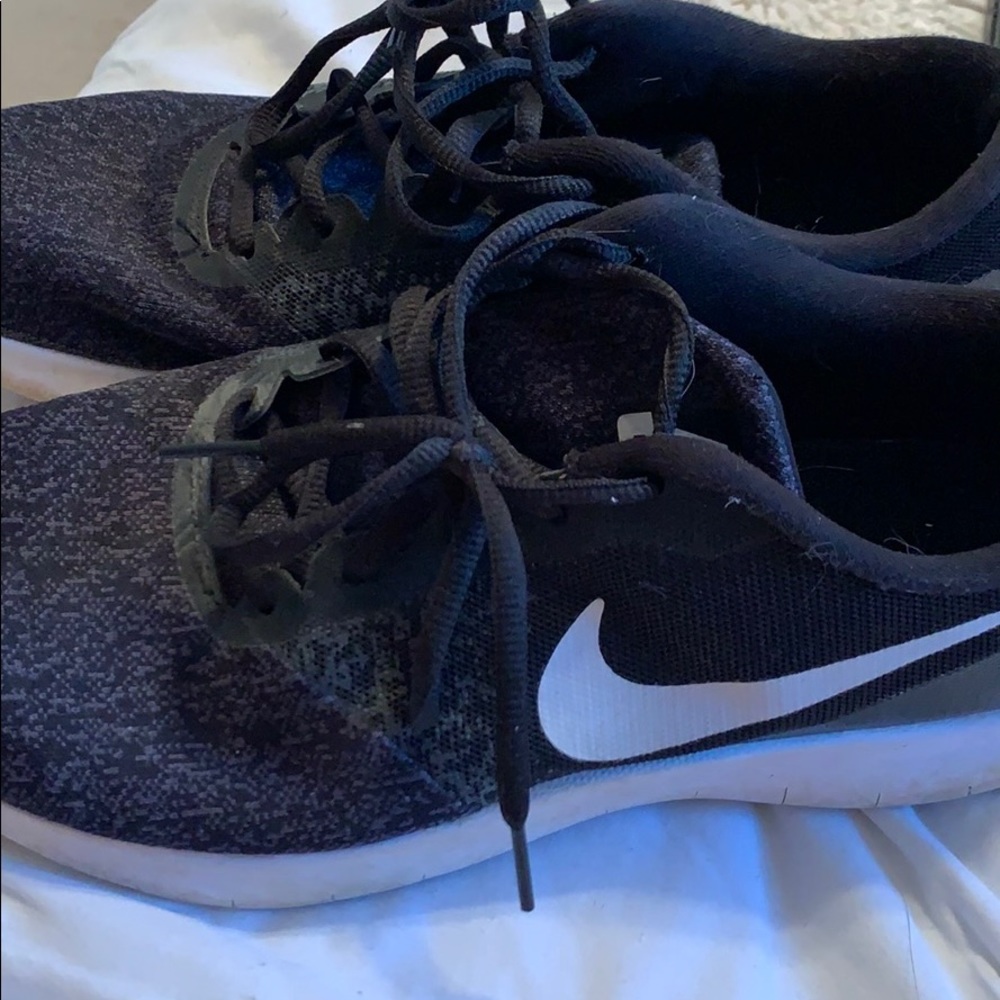 NIKE RUNNING SHOES